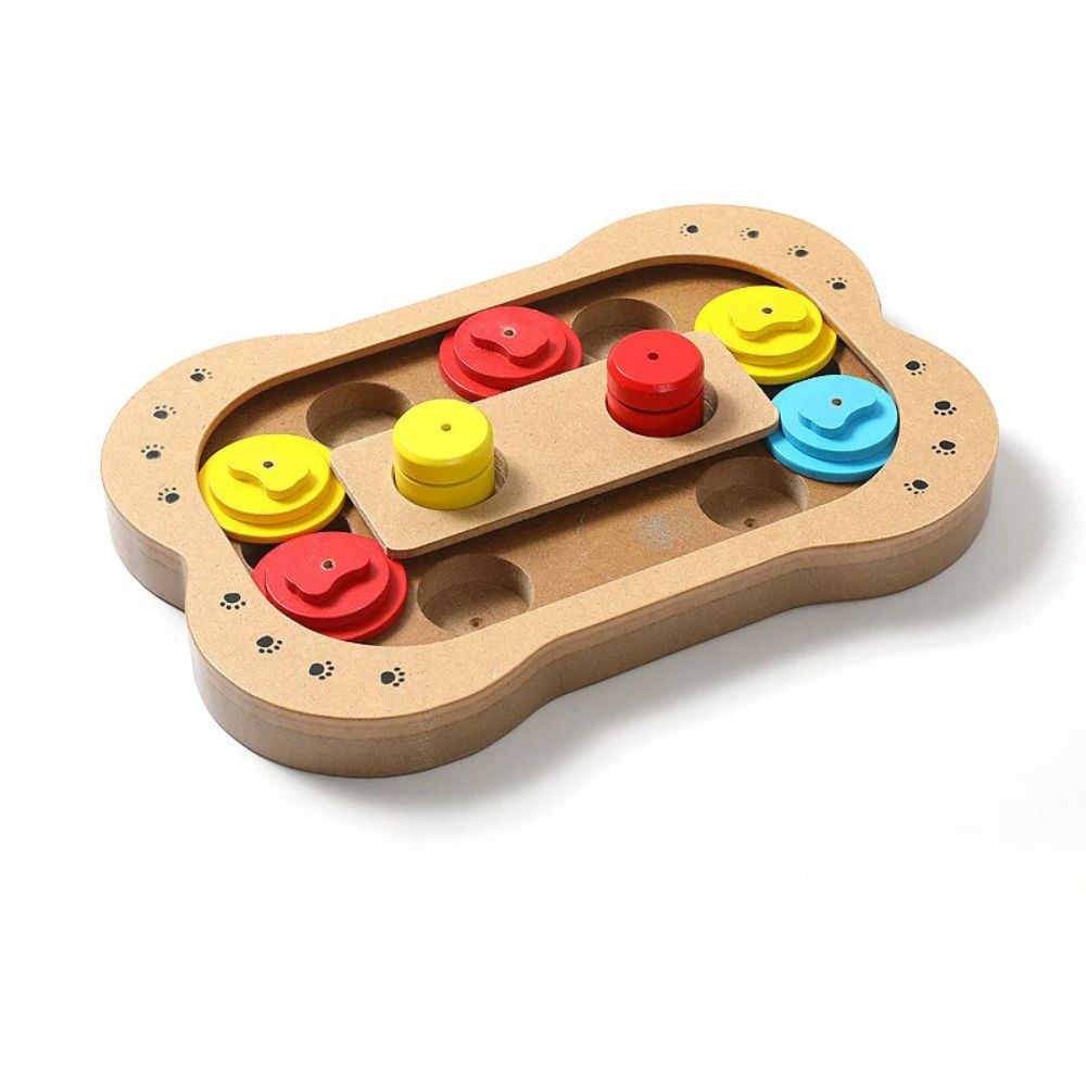 Die Knochen-Variante des Intelligenzspielzeuges für Hunde besitzt verschiedene Stellen, um das Futter zu verstecken
